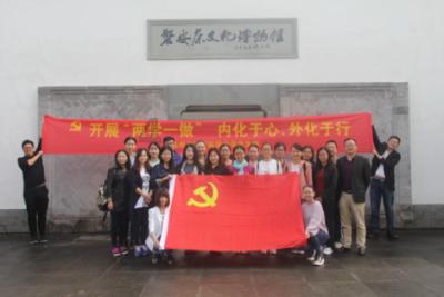 亚当玩高尔夫